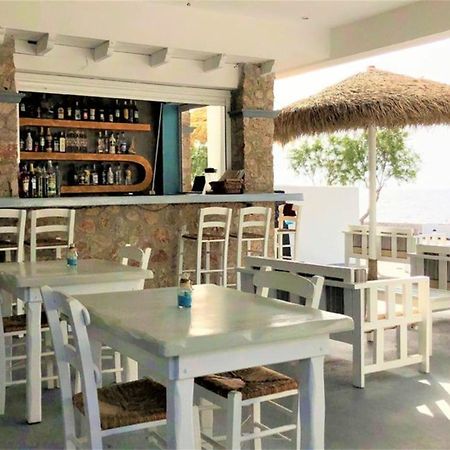 Happy Fish Rooms- Beachfront Perissa (Santorini) Exterior photo