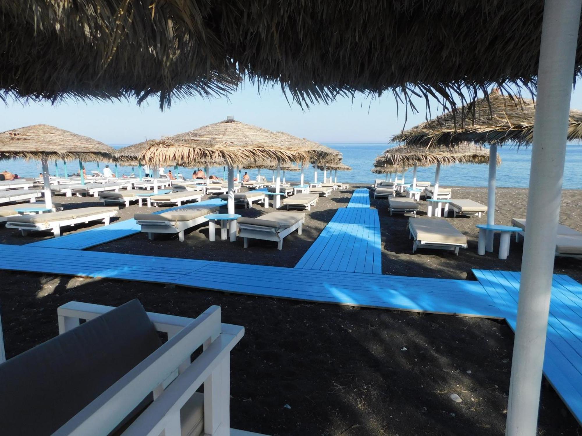 Happy Fish Rooms- Beachfront Perissa (Santorini) Exterior photo