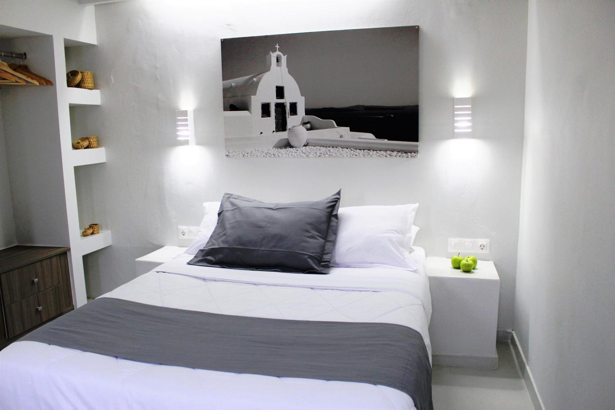 Happy Fish Rooms- Beachfront Perissa (Santorini) Exterior photo