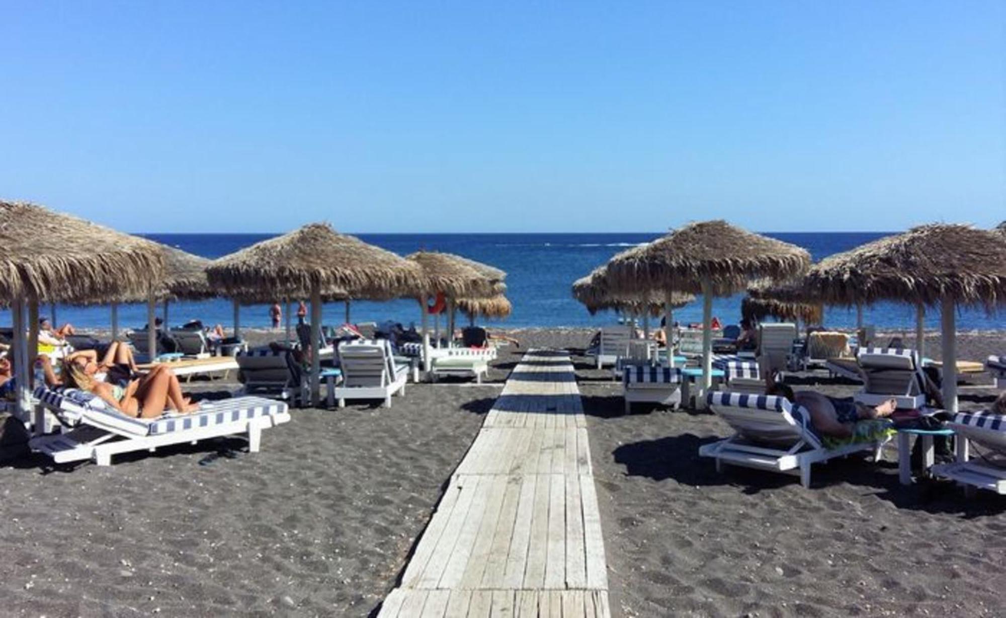 Happy Fish Rooms- Beachfront Perissa (Santorini) Exterior photo