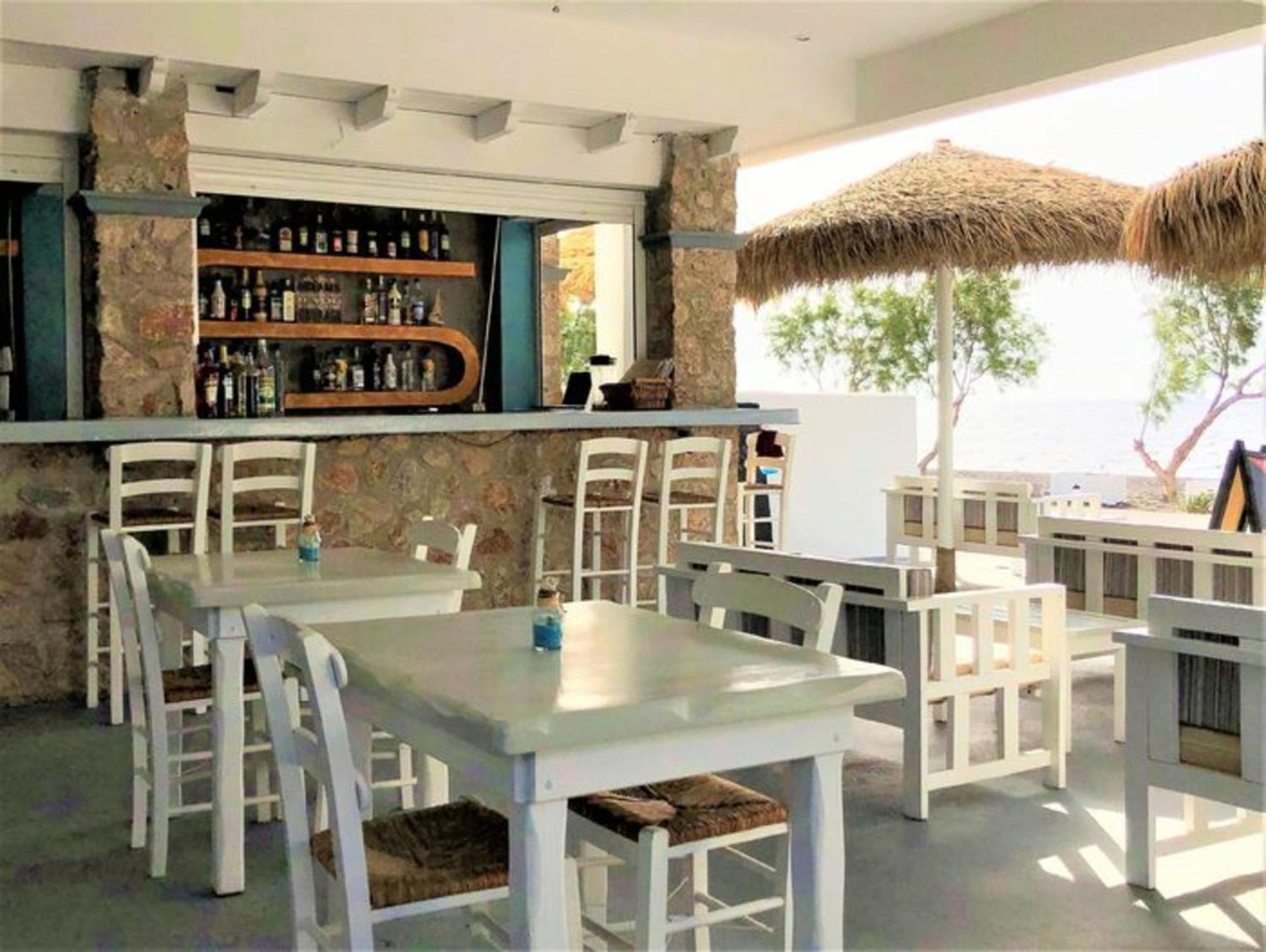 Happy Fish Rooms- Beachfront Perissa (Santorini) Exterior photo