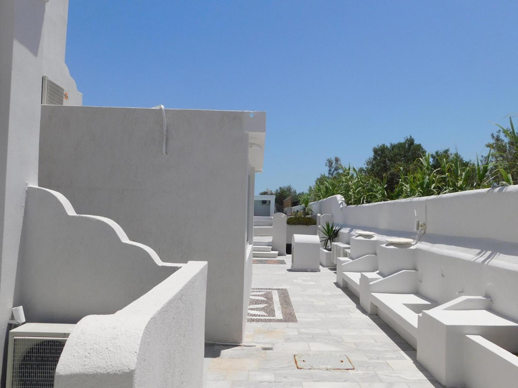 Happy Fish Rooms- Beachfront Perissa (Santorini) Exterior photo
