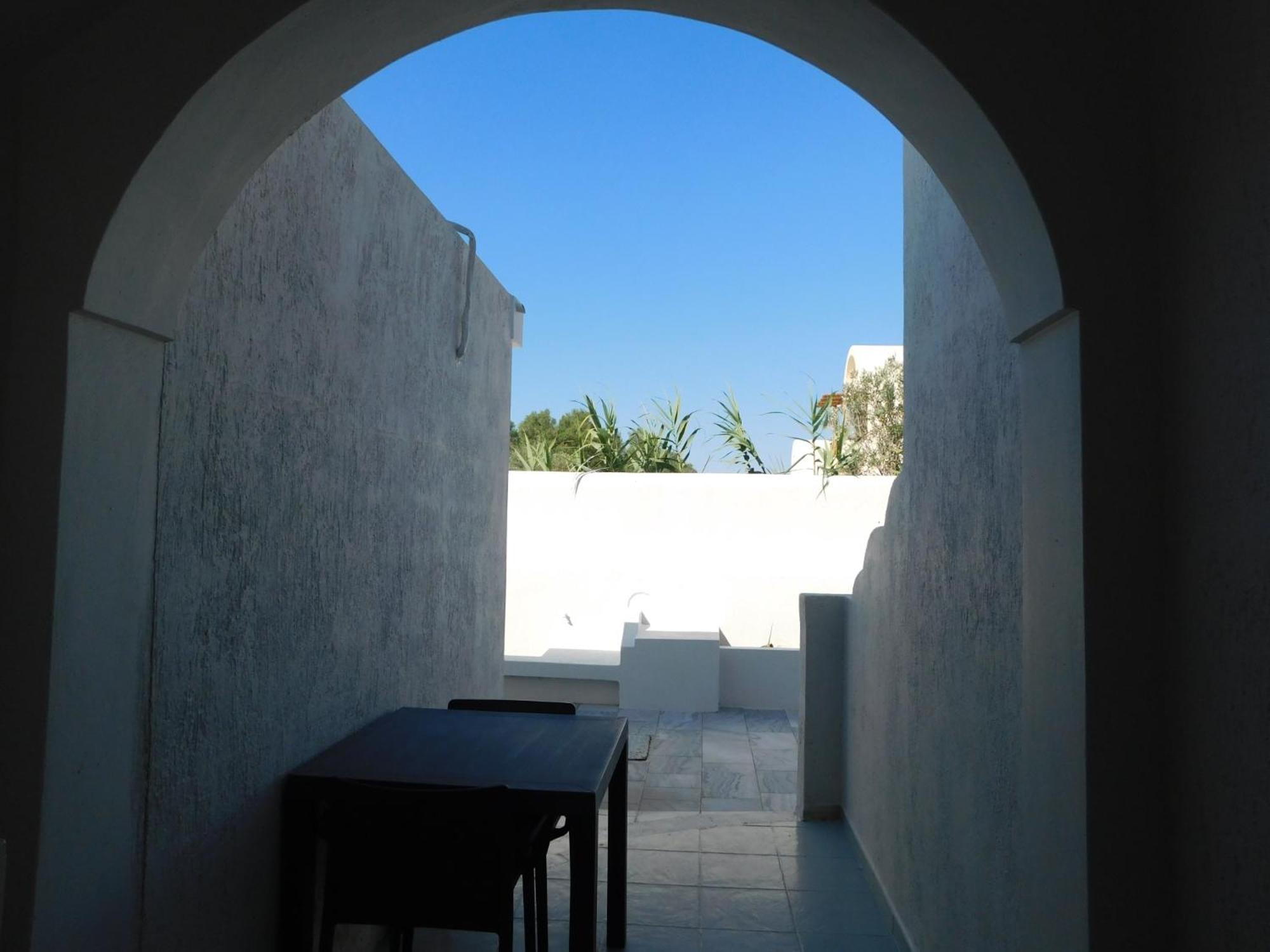Happy Fish Rooms- Beachfront Perissa (Santorini) Exterior photo