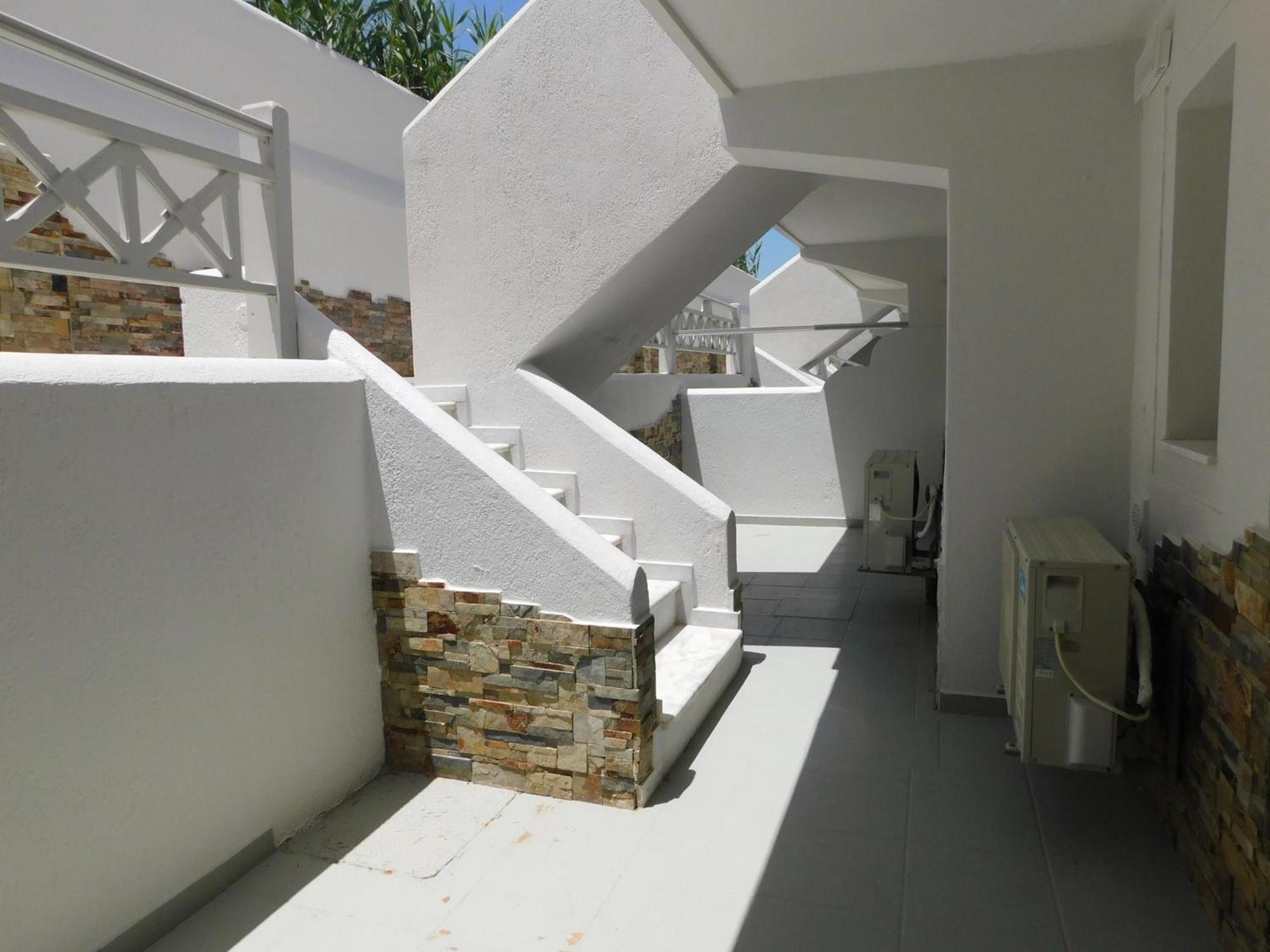 Happy Fish Rooms- Beachfront Perissa (Santorini) Exterior photo