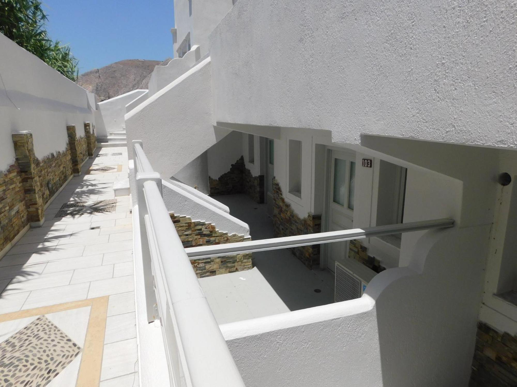 Happy Fish Rooms- Beachfront Perissa (Santorini) Exterior photo