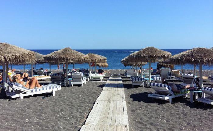 Happy Fish Rooms- Beachfront Perissa (Santorini) Exterior photo